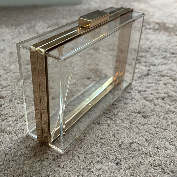 🌙 Clear Gold Detail Clutch🌙 - Picture 2 of 3